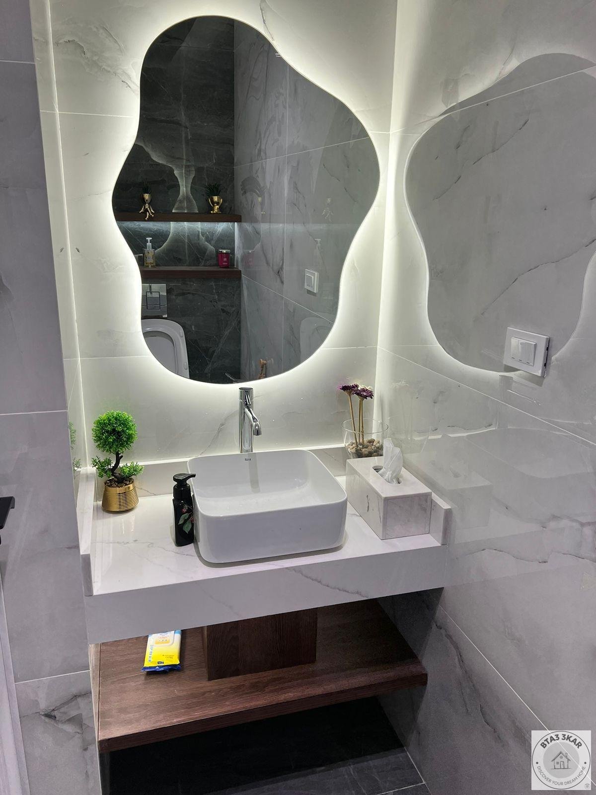 شقة دور اول بفيلات البنفسج تشطيب الترا سوبر لوكس مكيفة بالكامل