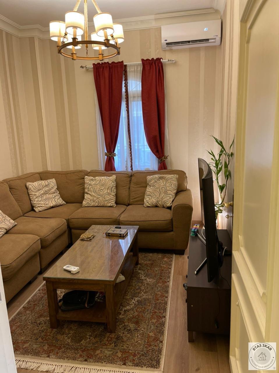 شقة دور اول بفيلات البنفسج تشطيب الترا سوبر لوكس مكيفة بالكامل