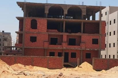 شقة في الحي الرابع بيت الوطن امام النادي الاهلي TRIPLE VIEW علي جاردن وشارع وممر