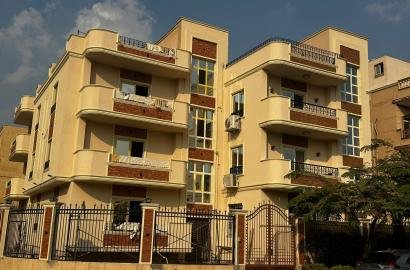 شقة 220 م علي اجمل حديقه في البنفسج ١١