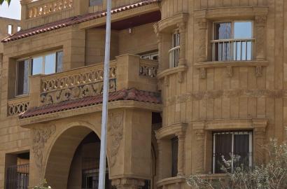 شقة 425 بفيلات النرجس دور ثاني تشطيب ألترا سوبر لوكس تاني نمرة من ش التسعين ،، بحري صريح