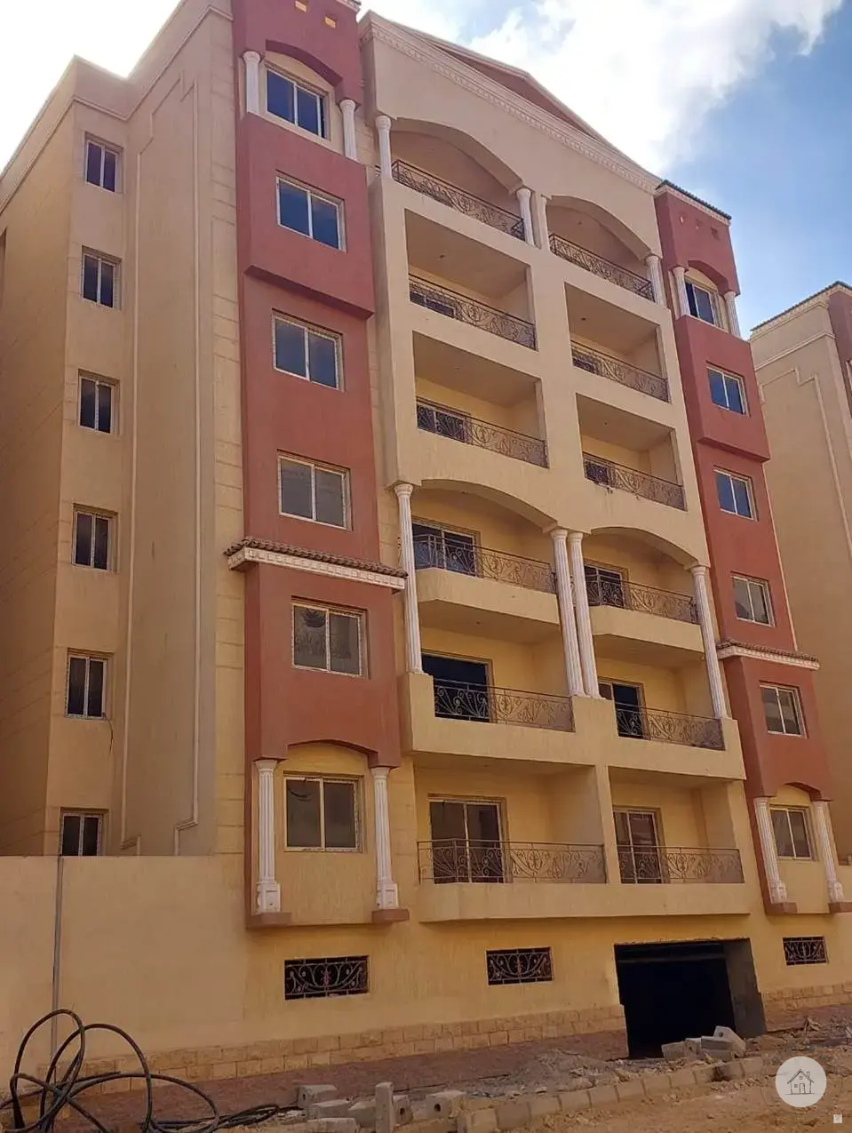 للبيع شقة دور رابع بكمبوند لؤلؤة القاهرة الجديدة