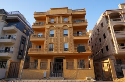 شقة دور ثالث استلام فوري 185 م دقيقة من محور محمد نجيب والتسعين الجنوبي