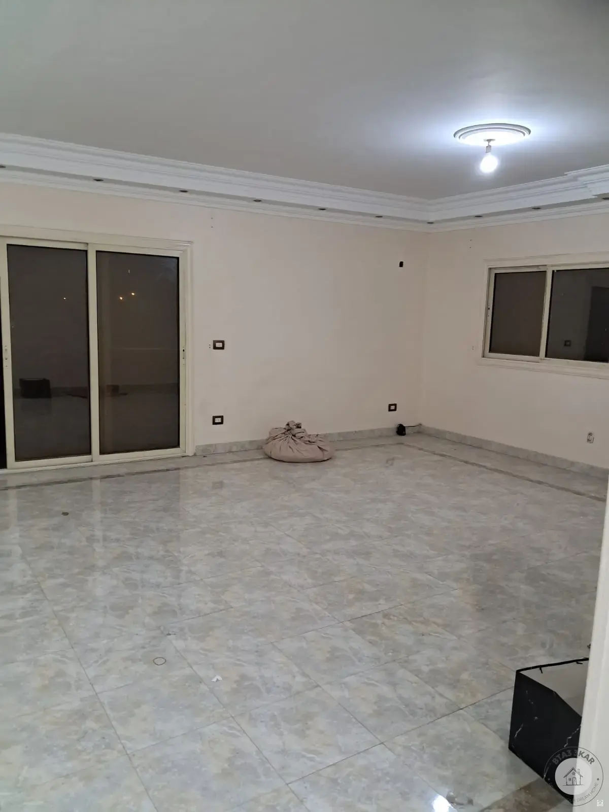 شقة لقطة بالياسمين 3 فيو مفتوح ع جاردن وميدان 220 م تشطيب لوكس
