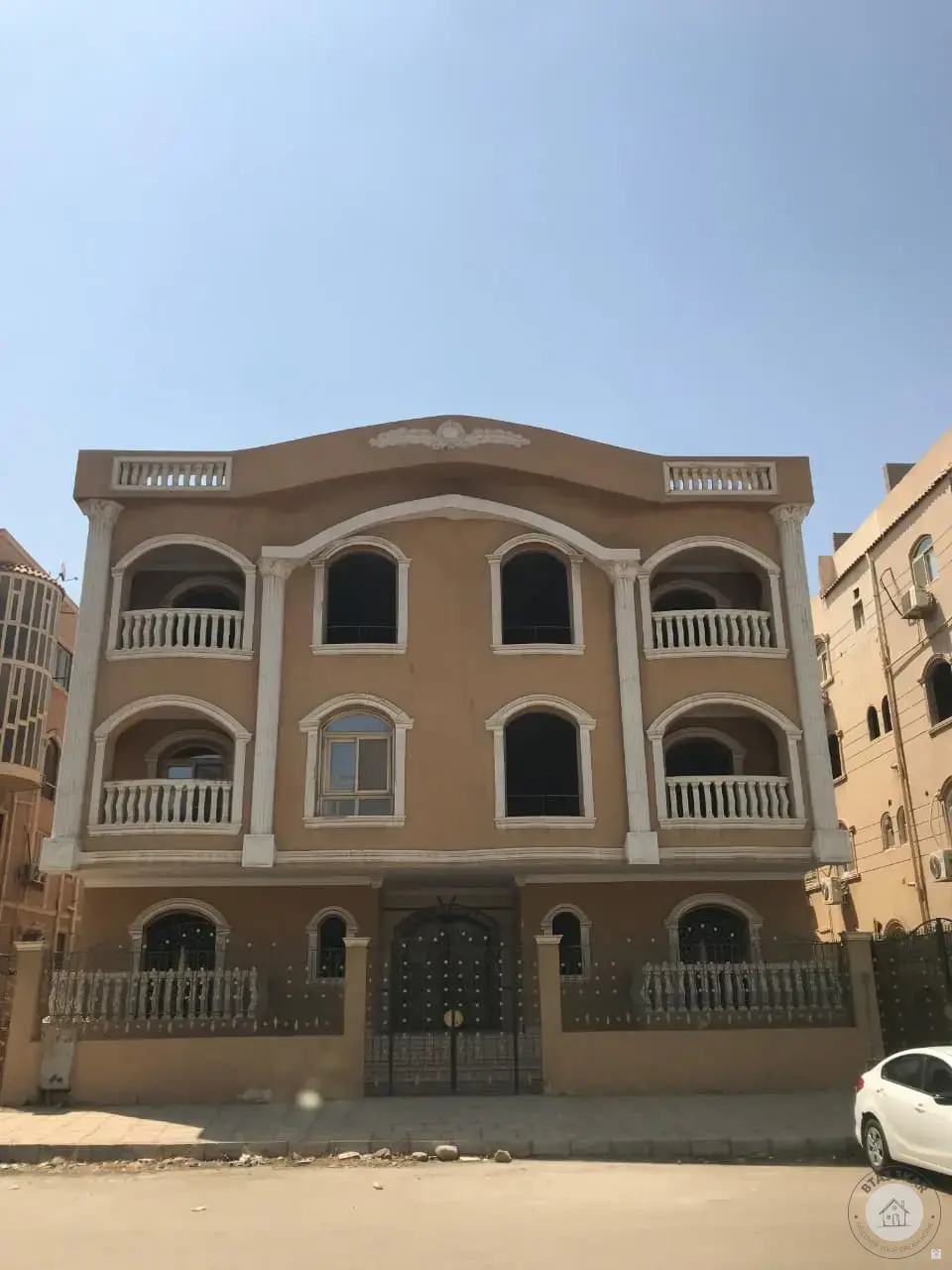 شقة 230 م دور متكرر بالبنفسج فيلات 4 بالقرب من الرحاب واهم المحاور