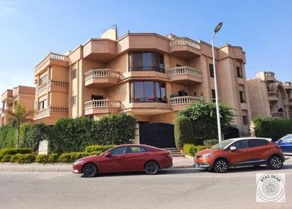 شقة 260 م الدور الاول ج الاكاديمية خطوات من مسجد حسن الشربتلي