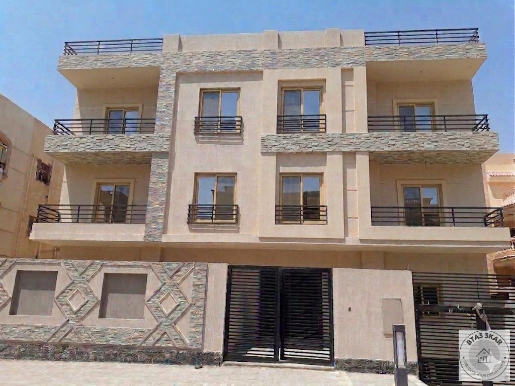 شقة دور ارضي  200 م  بحديقة خاصة بالبنفسج فيلات