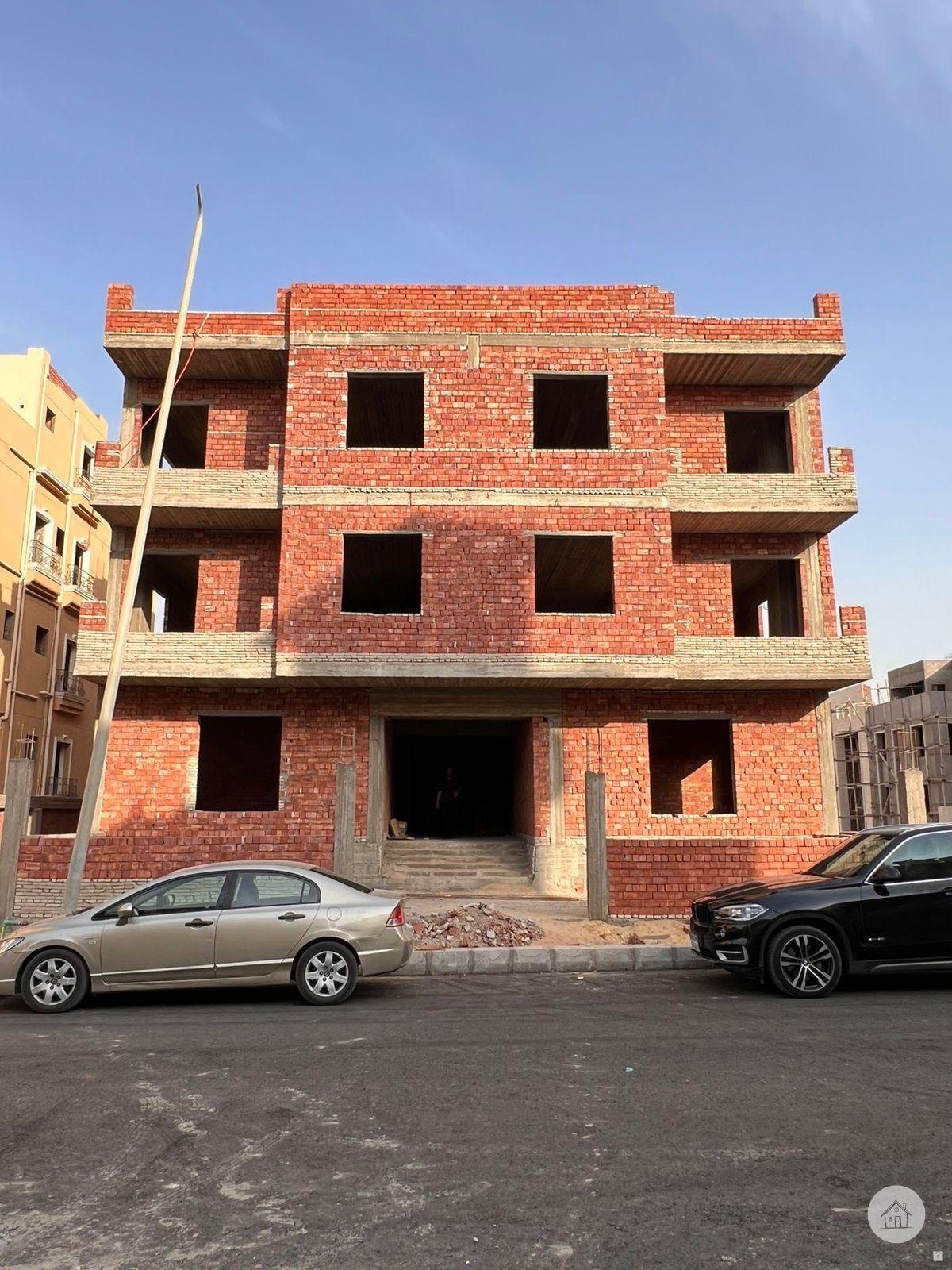 شقة دور متكرر 230 م ربفيلات القرنفل تاني نمرة من التسعين الشمالي