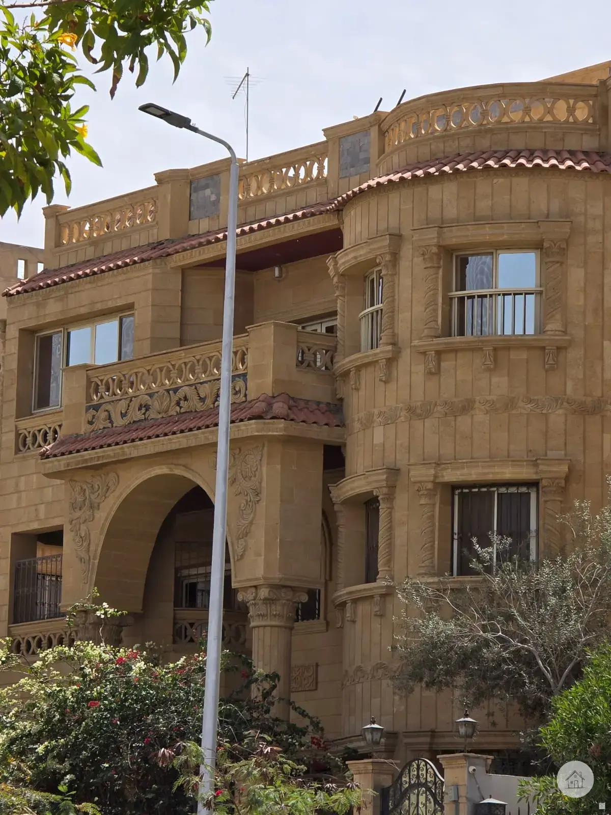 شقة 425 بفيلات النرجس دور ثاني تشطيب ألترا سوبر لوكس تاني نمرة من ش التسعين ،، بحري صريح